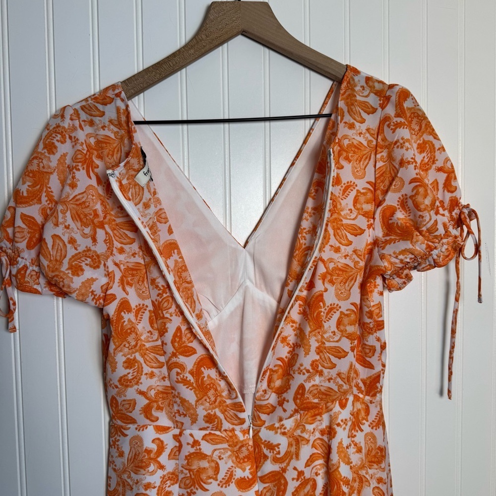 Francesca's Naomi V Neck Orange & White Paisley Mini Dress Women’s Size Medium - Picture 8 of 13